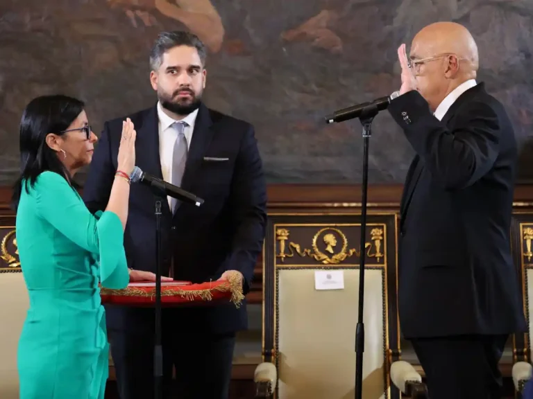 Delcy Rodríguez jura como presidenta encargada de Venezuela