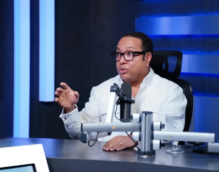 Experto afirma EE. UU. interviene en Venezuela por interés petrolero