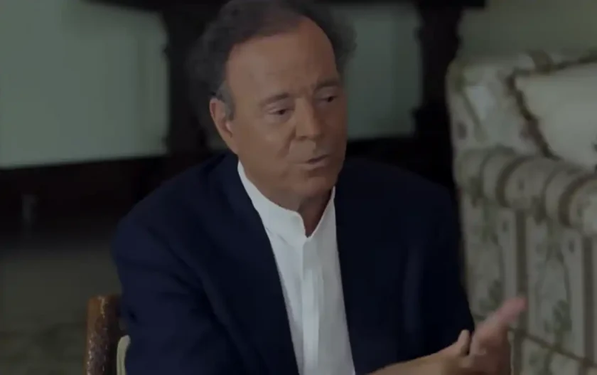 Julio Iglesias niega acusaciones de abuso sexual mientras avanza investigación en España