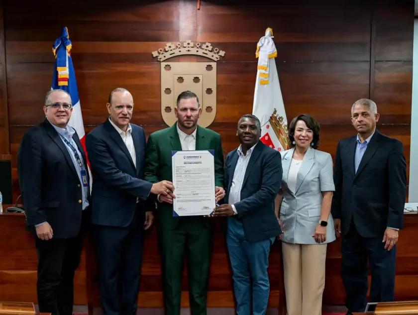 Santiago honra a Yunesky Maya como hijo adoptivo de la ciudad