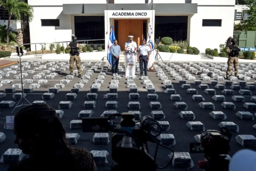 Decomisan 2,049 paquetes de presunta cocaína en Peravia