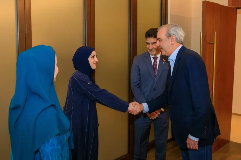 Abinader llega a Dubái para participar en la Cumbre Mundial de Gobiernos 2026