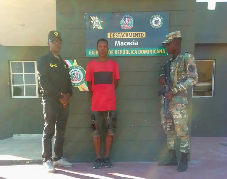 Ejército dominicano detiene a haitiano vinculado a crímenes en Haití durante patrullaje fronterizo