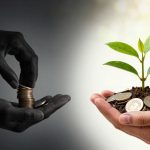 Monedas creciendo y siendo devoradas por comisiones.