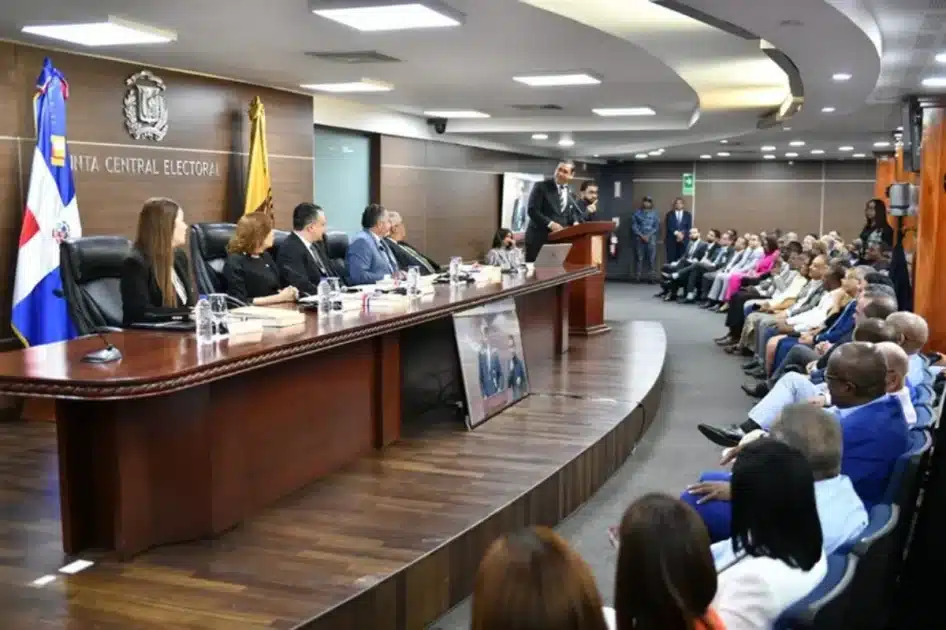 Inicio JCE presenta calendario oficial para las Elecciones 2028 y el libro de resultados 2024
