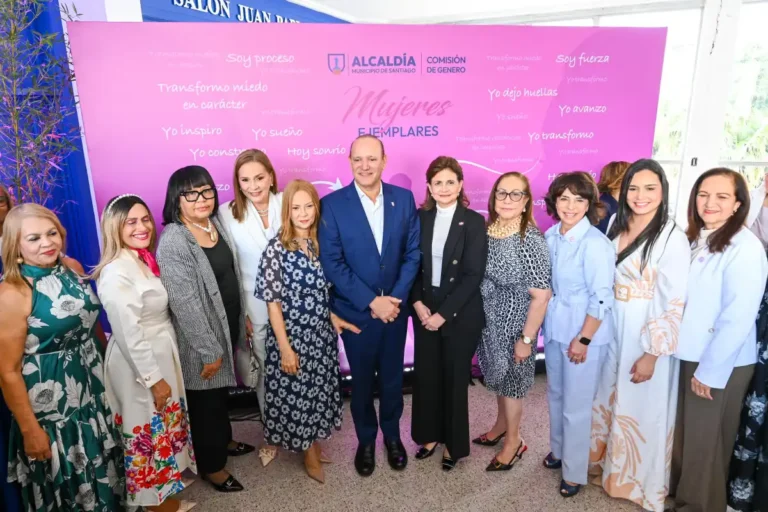 Santiago reconoce a 25 mujeres líderes por su aporte a la sociedad en el Día Internacional de la Mujer