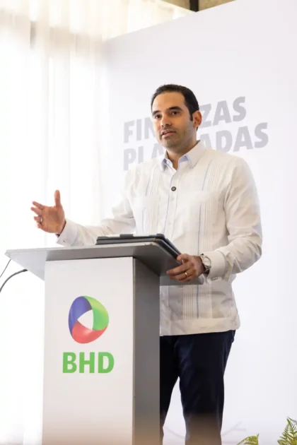 Banco BHD capacita a adultos mayores en el uso seguro de la banca digital