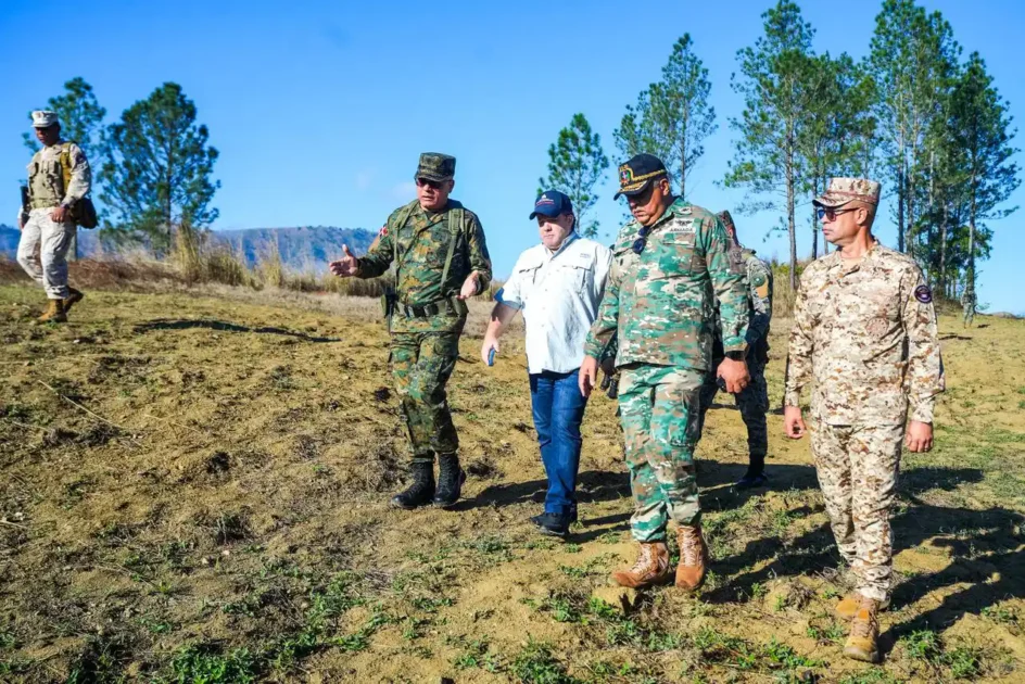 Paliza y Fernández Onofre recorren la frontera norte dominicana