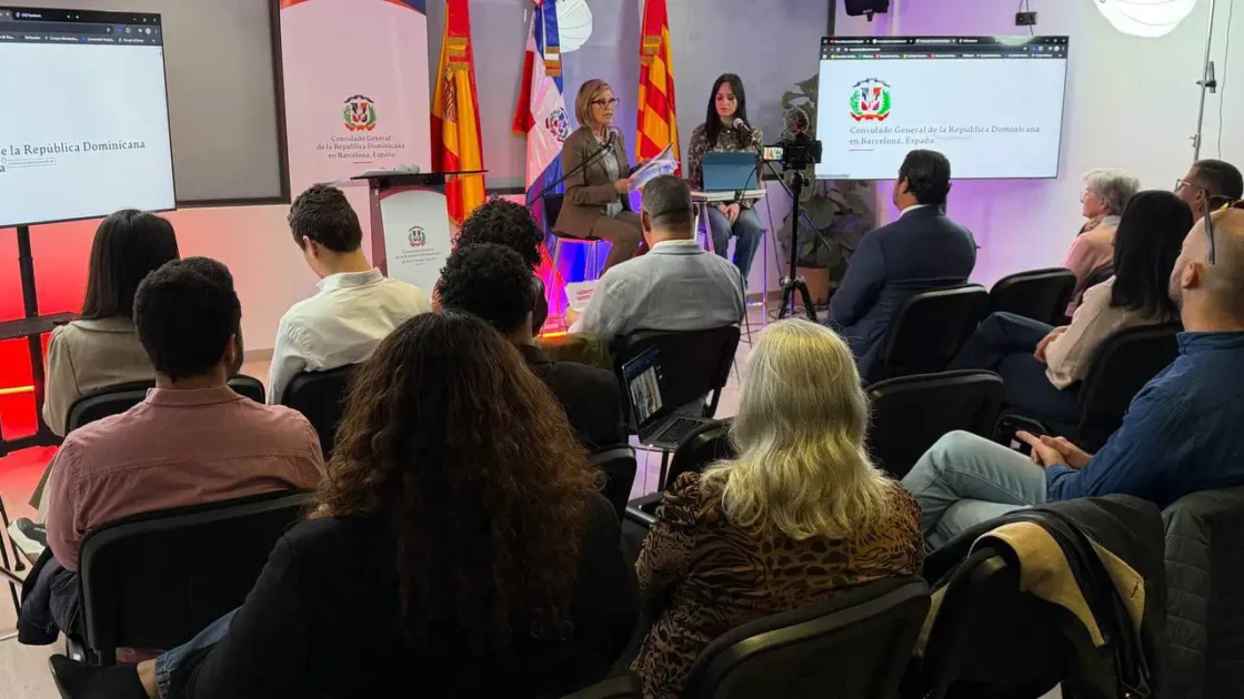 Inicio La caña de azúcar que llegó a RD en 1493 une Barcelona con La Vega