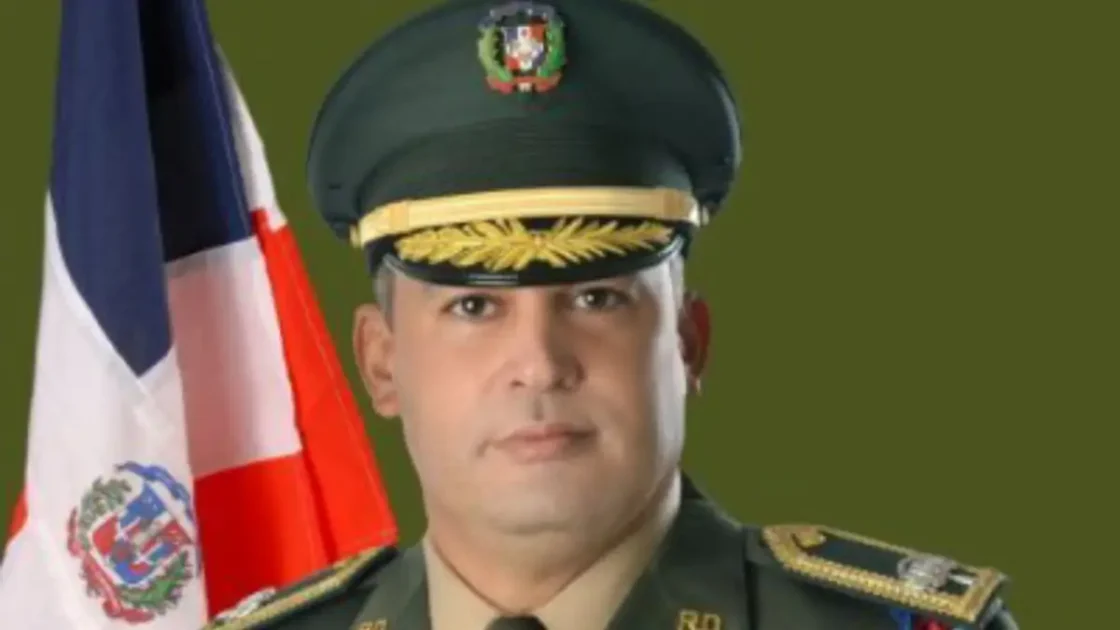 Inicio Coronel Douglas Borrell muere de infarto en la Plaza de la Salud