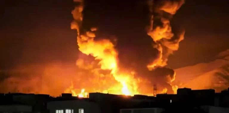 Teherán amaneció bajo lluvia ácida tras ataques a 4 depósitos de petróleo