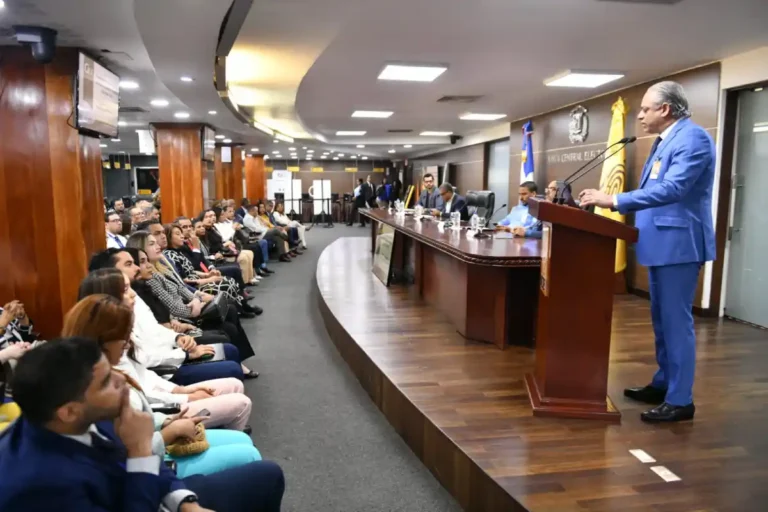 JCE presenta a la banca la tecnología de la nueva cédula