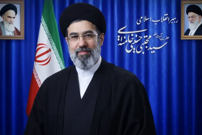 Irán elige nuevo líder bajo las bombas y el petróleo rompe los $110