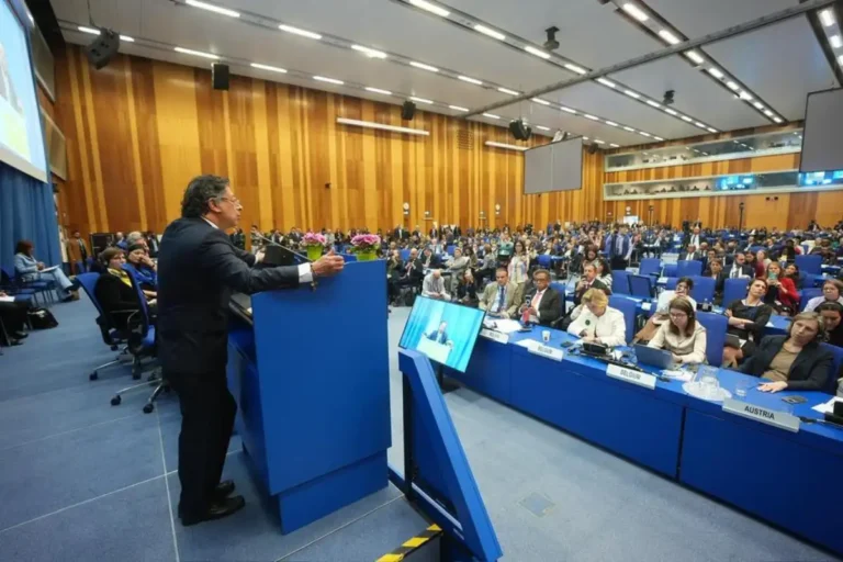 Petro critica cumbre antidrogas de EE. UU. por excluir a Colombia