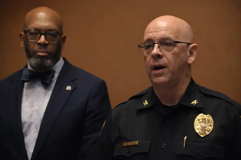 Fallece una víctima de tiroteo en campus universitario de estado de Virginia, EEUU