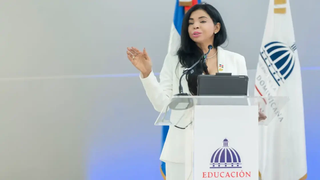 Procuradora a maestros: la escuela debe formar ciudadanos anticorrupción