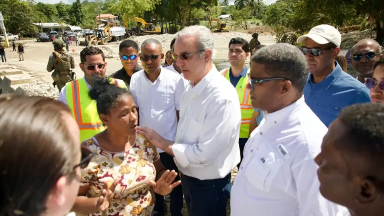 Abinader anuncia 112 apartamentos para afectados en Villa Montellano