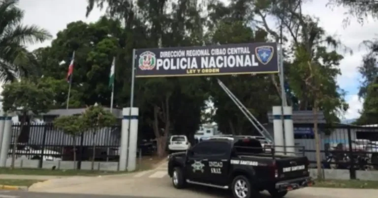 Cuatro pistolas y dos detenidos tras allanamientos en Santiago Cuatro pistolas y dos detenidos tras allanamientos en Santiago