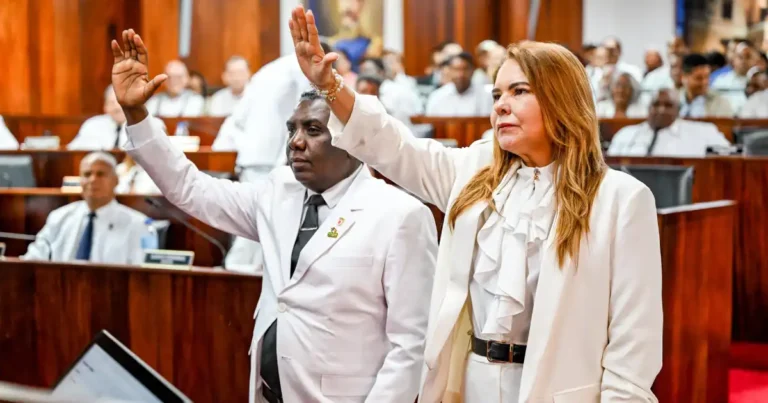 Cholo D' Óleo ratificado presidente de regidores de Santiago