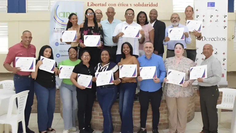 25 periodistas del Cibao certificados en cambio climático 25 periodistas del Cibao certificados en cambio climático