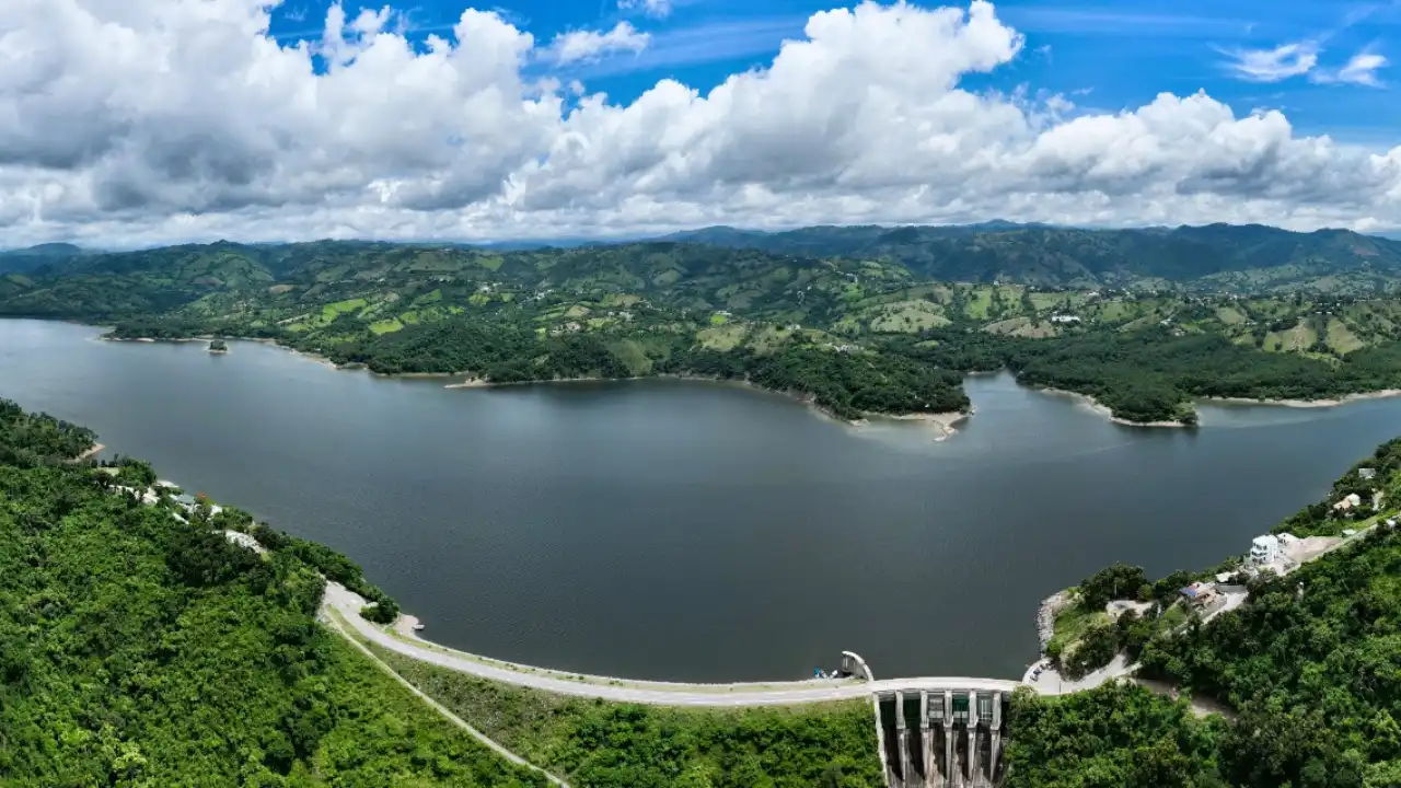 Presa Hatillo supera su límite; sistema al 75% ante vaguadas Presa Hatillo supera su límite; sistema al 75% ante vaguadas