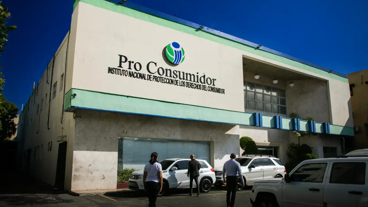 Pro Consumidor vigila ofertas por el Día de las Madres Pro Consumidor decomisó 5 millones de productos en colmados y supermercados