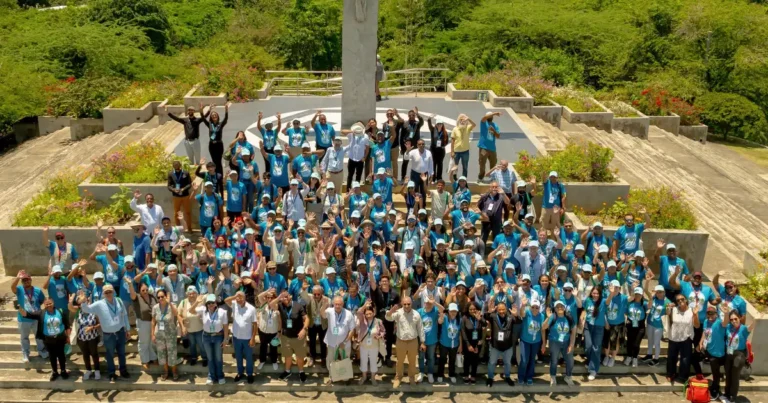 Santiago clausura puentes botánicos 2026 ante 25 países Delegados internacionales en la clausura de Puentes Botánicos 2026 en el Jardín Botánico de Santiago