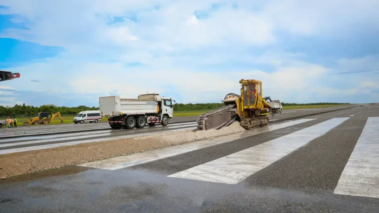Trabajos de rehabilitación de la pista principal 17-35 del Aeropuerto Internacional de Las Américas AILA