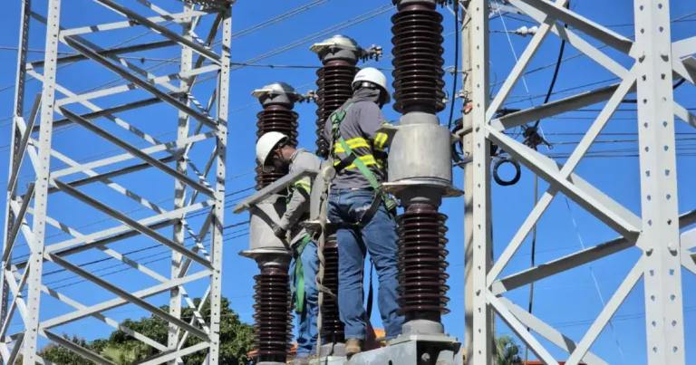 Más de 80 sectores de Santiago sin luz este martes por mantenimiento Más de 80 sectores de Santiago sin luz este martes por mantenimiento