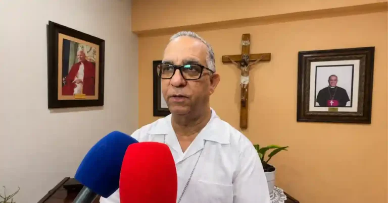 Arzobispo Santiago rechaza deportados de terceros países Arzobispo Santiago rechaza deportados de terceros países