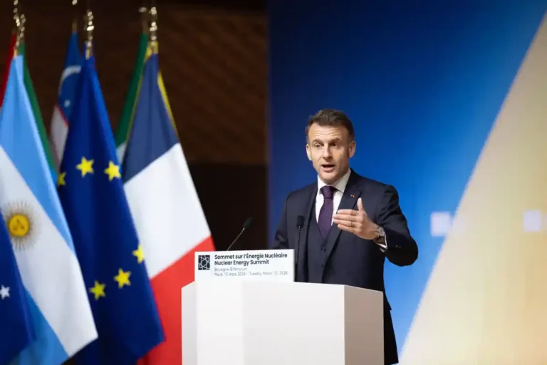 Macron presiona por Ormuz: clave para combustibles RD