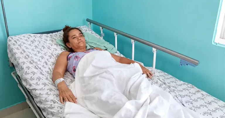 Hombre golpea a su pareja con bate en Moca; ella pierde un órgano