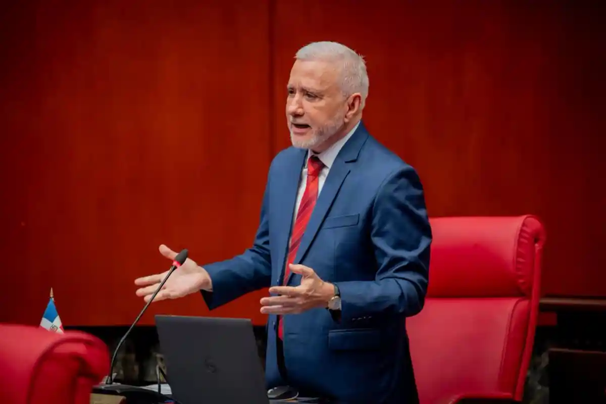 Taveras Guzmán renuncia al PRM y se declara independiente