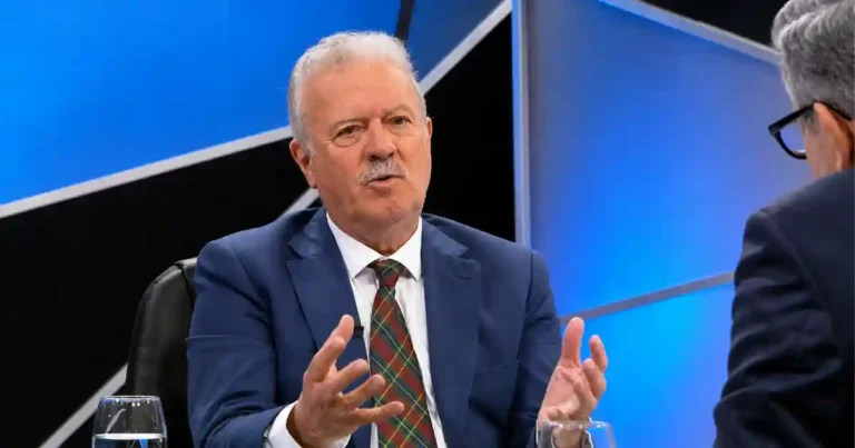 Manuel Campo Vidal en McKinney, Color Visión Canal 9, debatiendo sobre credibilidad del periodismo y democracia