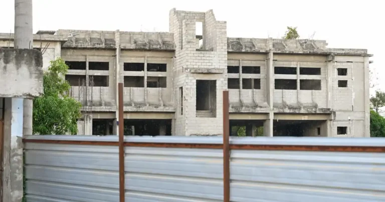 Construcción estación de bomberos Santiago sector El Dorado paralizada por problemas de drenaje