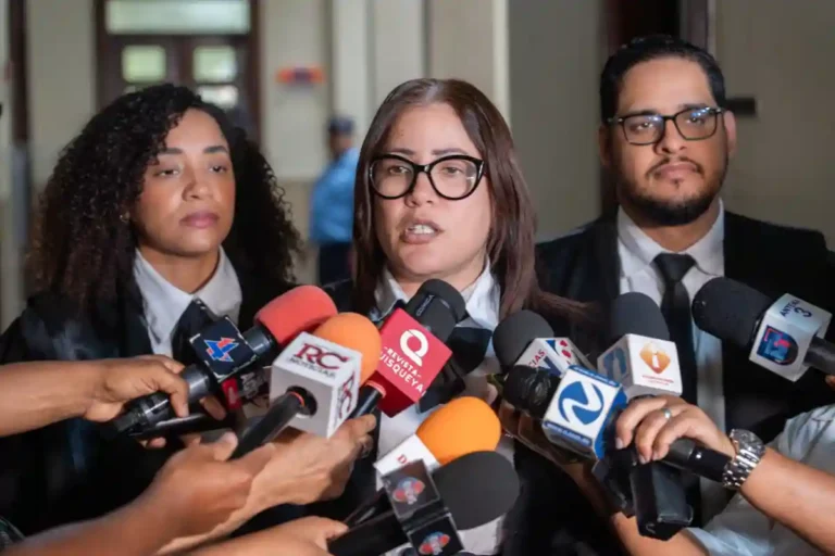 Prisión para red que estafó RD$305 millones a banco Prisión para red que estafó RD$305 millones a banco