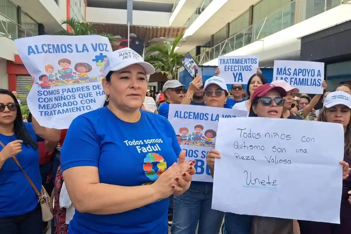 Madres azules exigen permitir a Fadul tratar autismo Madres Azules exigen permitir a Fadul tratar autismo