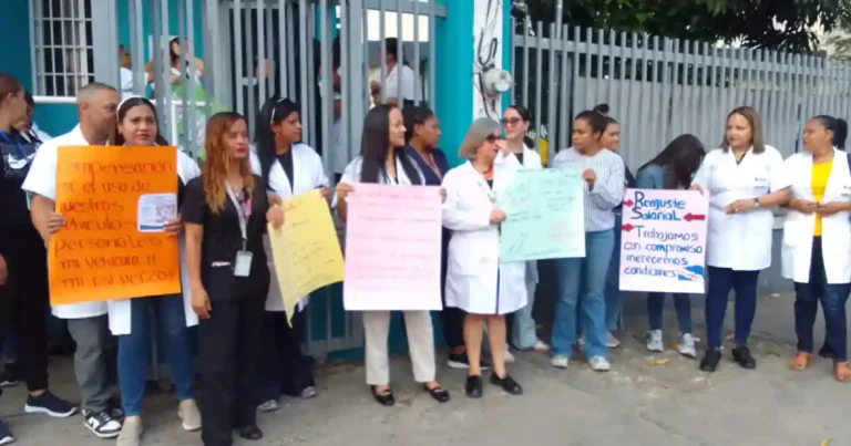 Farmacéuticas Promese Cal paralizan Santiago por salarios Farmacéuticas Promese Cal paralizan Santiago por salarios