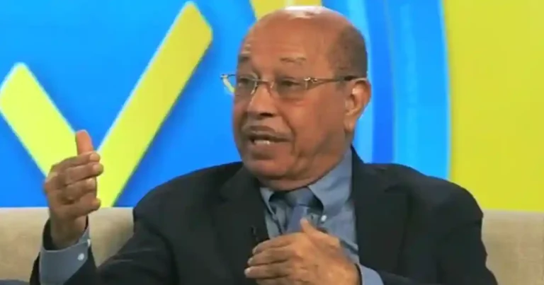 SANTO DOMINGO, (Noticia.do).- El vicepresidente del Partido de la Liberación Dominicana (PLD), Temístocles Montás, afirmó que los resultados de la más reciente encuesta Gallup reflejan un reordenamiento político donde su organización se consolida en la segunda posición de cara a las elecciones de 2028. Durante una entrevista en el programa "El Despertador", el dirigente peledeísta sostuvo que el escenario actual desmiente la narrativa de un tercer lugar para el PLD. "El PLD sin candidato todavía, ya en esa encuesta, aparece con una gran valoración y aceptación", expresó Montás. ¿Cómo afectará la situación económica al escenario electoral? Según el análisis del exministro, la tendencia hacia la baja del oficialista Partido Revolucionario Moderno (PRM) continuará en los próximos meses. Montás atribuye este fenómeno al deterioro de la percepción pública sobre la gestión gubernamental, impulsado principalmente por la situación económica, la inseguridad ciudadana y problemas de corrupción. [Sugerencia de imagen aquí: Usar archivo Temo 2.jpg con pie de foto: Temístocles Montás analiza el panorama político actual.] Estrategia hacia 2028 El dirigente fue enfático al señalar que la realidad política apunta a que no habrá una definición en primera vuelta. "Lo que está haciendo el PLD es trabajar para tratar de garantizar que cuando se produzca esta situación nosotros quedemos posicionados para ir a la segunda vuelta", precisó. 4. Capas de Valor Superior (EEAT y Contexto) Datos y Cifras: Montás destaca la permanencia del PLD en el segundo lugar de preferencia, un dato que considera clave considerando la ausencia de una figura presidencial definida al momento de la medición. Contexto Noticia.do: El PLD ha iniciado un proceso de renovación interna tras los resultados de 2024, buscando recuperar terreno en plazas clave del Cibao y el Gran Santo Domingo, donde históricamente mantenían hegemonía. Análisis del Editor: Las declaraciones de Montás buscan reanimar a la militancia peledeísta utilizando la Gallup como herramienta de legitimación. La mención a la "segunda vuelta" es una estrategia para romper la percepción de invencibilidad del oficialismo ante el desgaste natural del ejercicio del poder. 5. Instrucción de Estado y Multimedia Multimedia: Insertar video de la entrevista en "El Despertador" si está disponible para aumentar el tiempo de permanencia. Estado: Este contenido queda guardado como Borrador (Draft) para revisión final.
