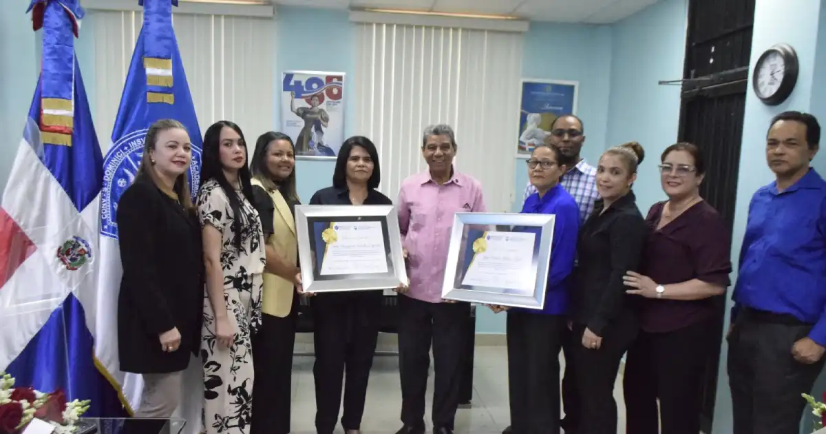 UASD Santiago y ASODEMU reconocen 20 años de servicio a dos empleadas UASD Santiago y ASODEMU reconocen 20 años de servicio a dos empleadas