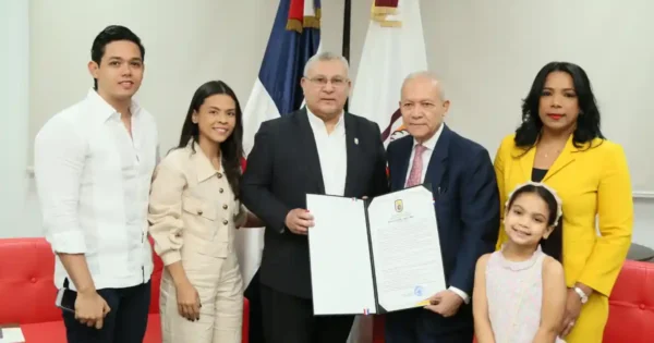 Moca reconoce a Rafael Núñez por sus aportes al periodismo