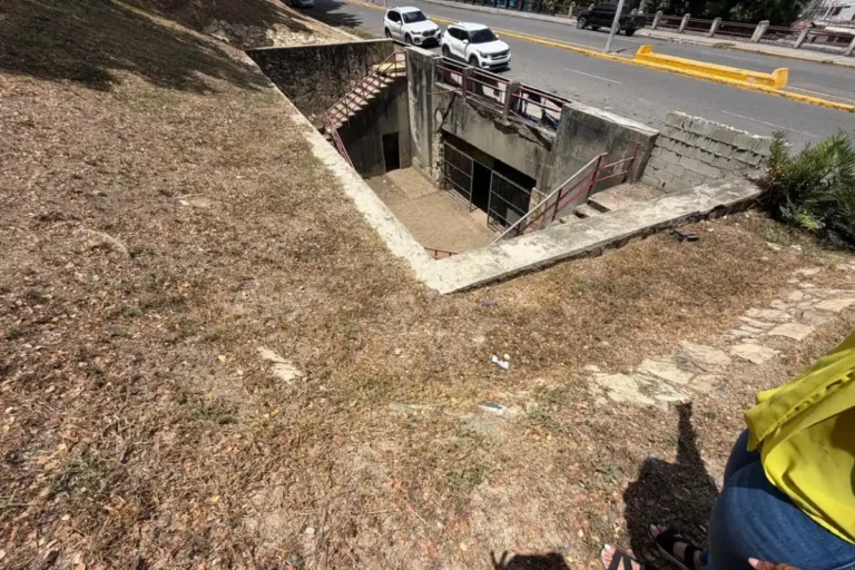 Construyen baños próximo al Monumento de Santiago