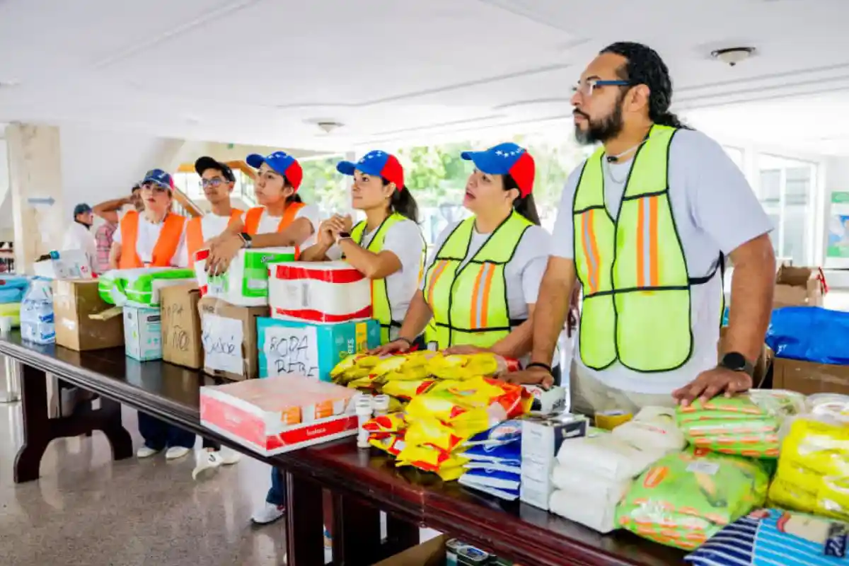 Santiago abre centro de acopio para Venezuela Santiago abre centro de acopio para Venezuela