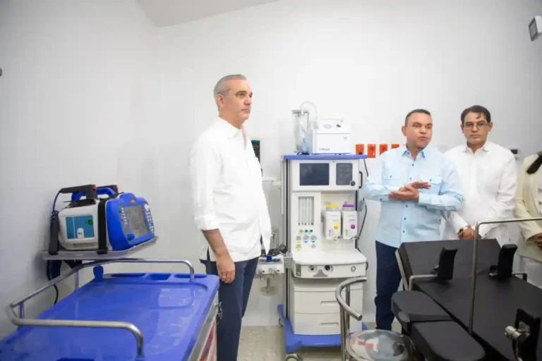 Hospital Monte Adentro: Abinader entrega centro remozado