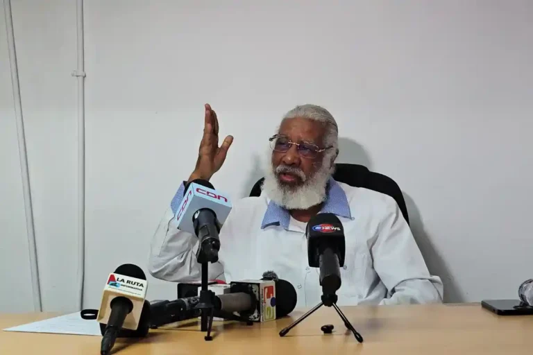 Hubieres pide rebaja de los combustibles a Abinader