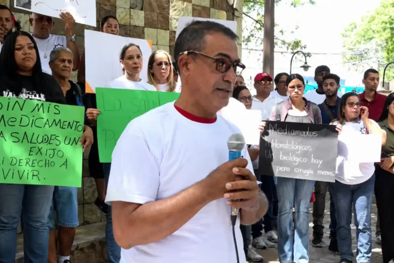 Denuncian muertes de pacientes por retraso en medicamentos de alto costo