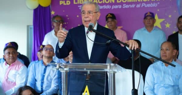 Danilo Medina acusa al PRM de elevar la deuda pública
