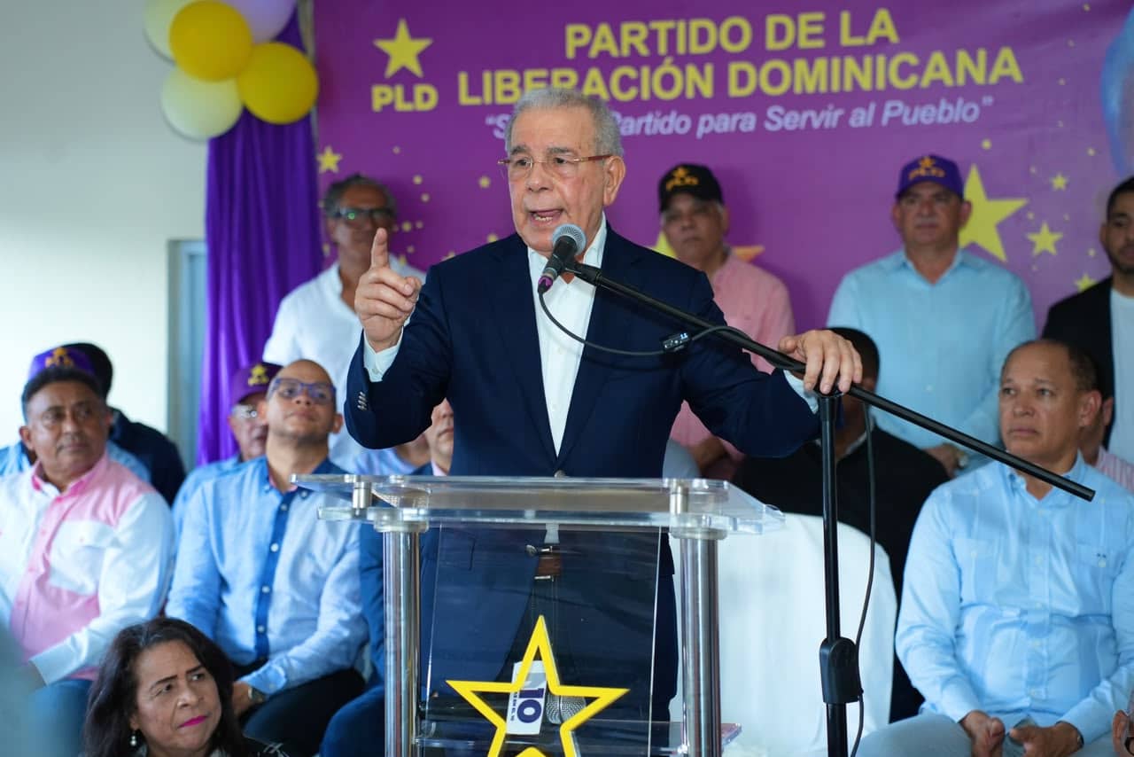 Danilo Medina acusa al PRM de elevar la deuda pública