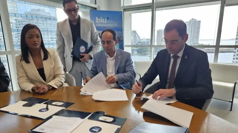 Consulado RD y BIU anuncian 150 becas en Florida