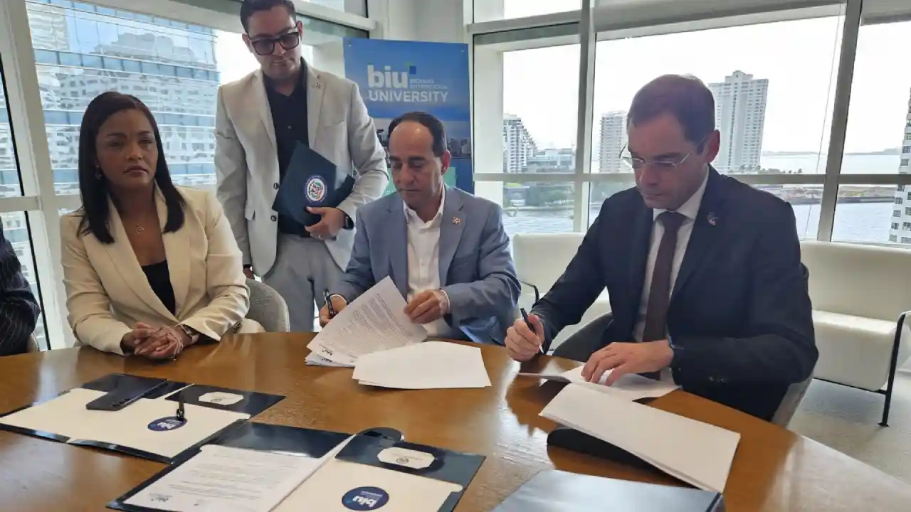 Consulado RD y BIU anuncian 150 becas en Florida Consulado RD y BIU anuncian 150 becas en Florida